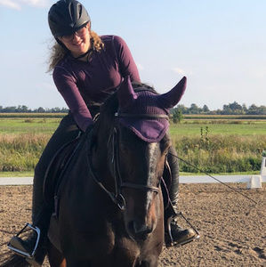 Meet your Posher, Taya